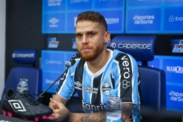 Cuéllar em apresentação pelo Grêmio. 