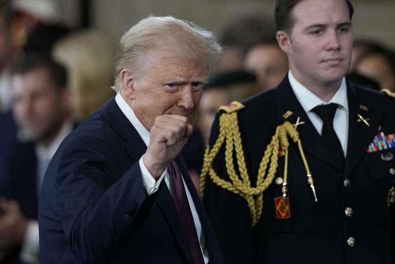 Trump fez o juramento para o cargo perante o chefe da Suprema Corte, John Roberts, ao meio-dia (horário de Washington, D.C., 14h em Brasília).