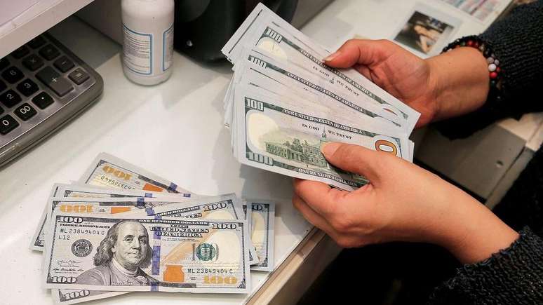 Cotação do dólar é resultado de uma série de fatores, externos e internos