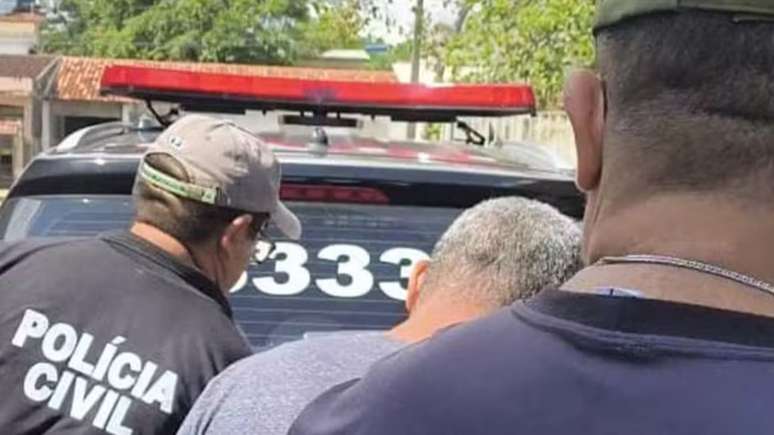 Homem é preso acusado de fotografar partes íntimas de colegas de trabalho