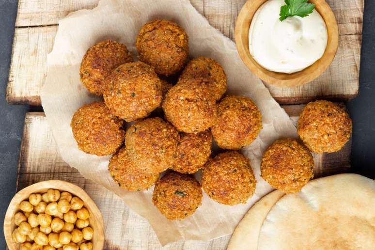 Bolinho assado de grão-de-bico e batata-doce