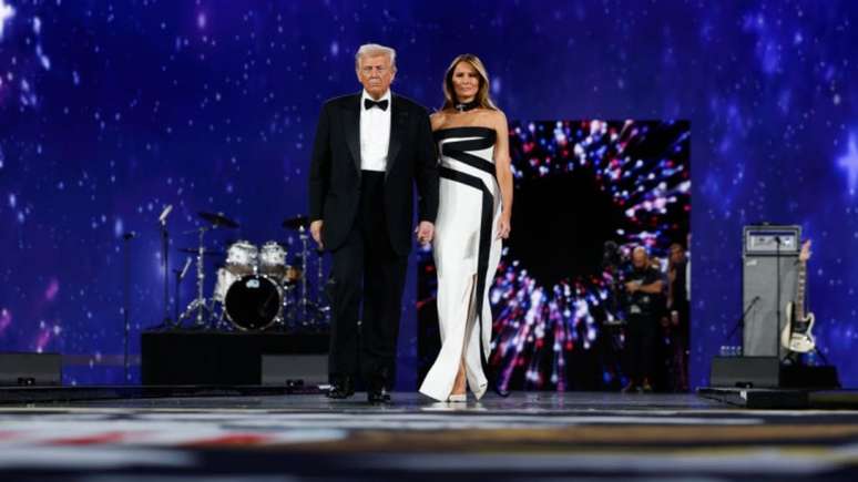 Donald e Melania Trump em baile