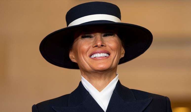 Qual o significado do look de Melania usado na posse de Donald Trump nesta última segunda-feira?.