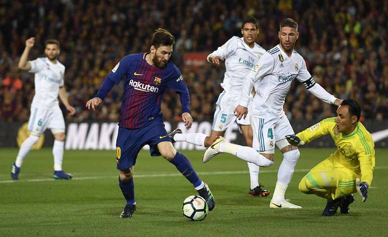 Além de oponentes na Espanha, Messi e Navas foram companheiros no Paris Saint-Germain –