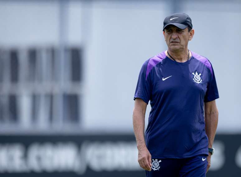 Corinthians se prepara para confronto com Água Santa. 