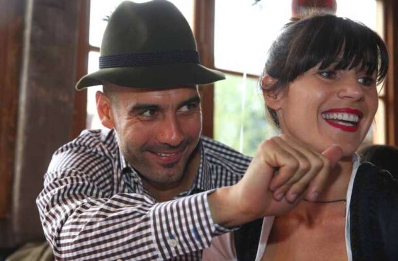 Pep Guardiola e Cristina Serra. (Photo by David Ramos/Getty Images)