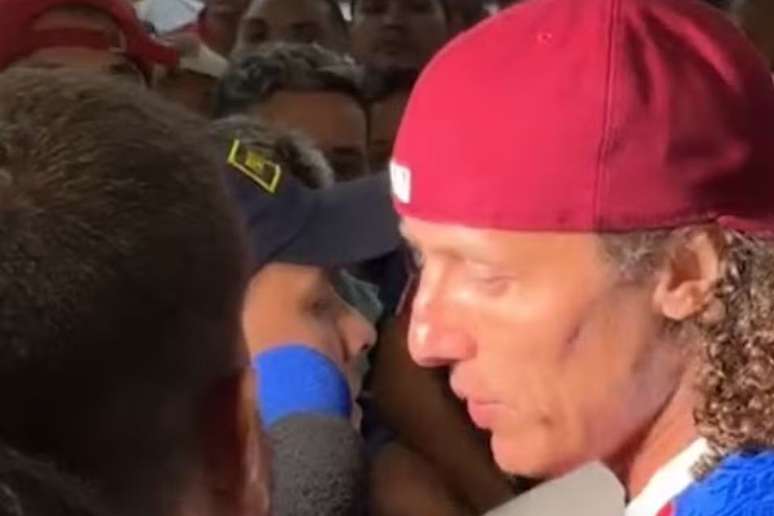 David Luiz fue recibido por aficionados en el aeropuerto de Fortaleza