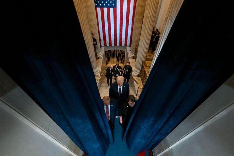 Presidente dos EUA pela segunda vez, Donald Trump chega à posse na rotunda do Capitólio; o que o governo dele deverá significar para a Europa?