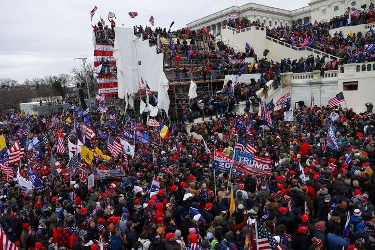 Manifestantes pró-Trump invadiram o Capitólio em 6 de janeiro de 2021