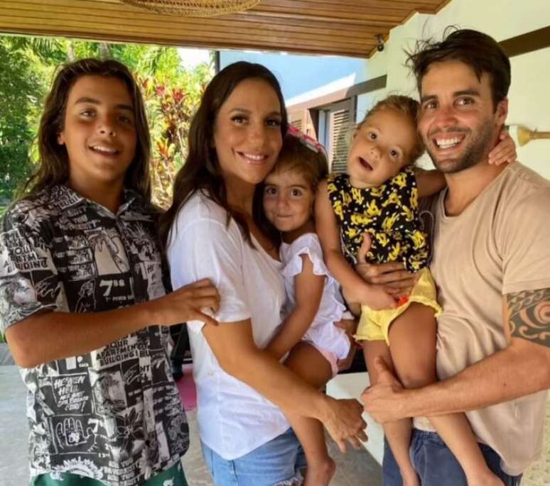 Ivete Sangalo e a família.