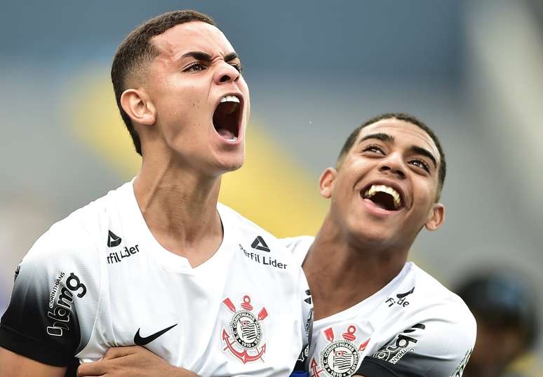 Corinthians derrota Grêmio e é finalista da Copinha 