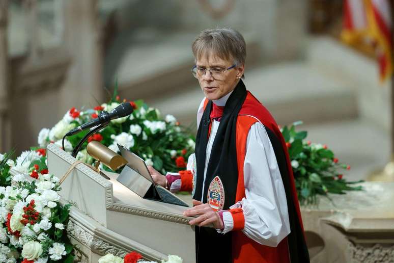 Mariann Edgar Budde fez um sermão em um culto em Washington