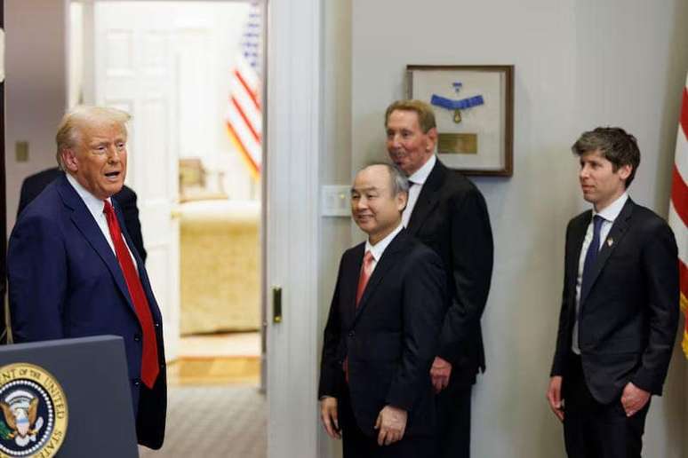 Trump com Msayoshi Son, Larry Ellison e Sam Altman, no anúncio do Stargate 