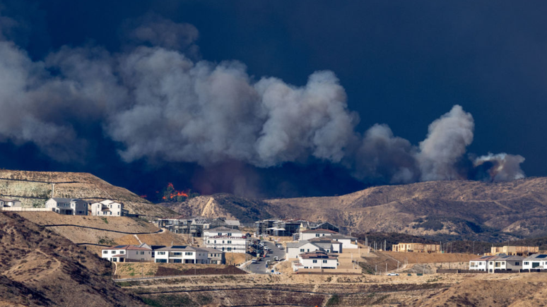 Incêndios florestais voltam a atingir Los Angeles nesta quarta-feira, 22, na região de Castaic