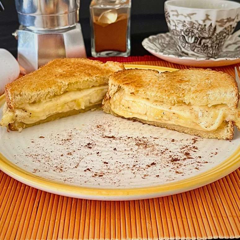 SANDUÍCHE DE BANANA E QUEIJO NA AIRFRYER