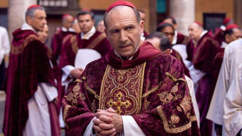 Conclave, estrelado por Ralph Fiennes, é amplamente admirado e pode se beneficiar do sistema de votação do Oscar