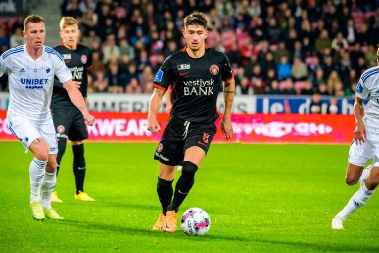 Emiliano Martínez, do FC Midtjylland, está prestes a ser anunciado como novo reforço do Palmeiras.