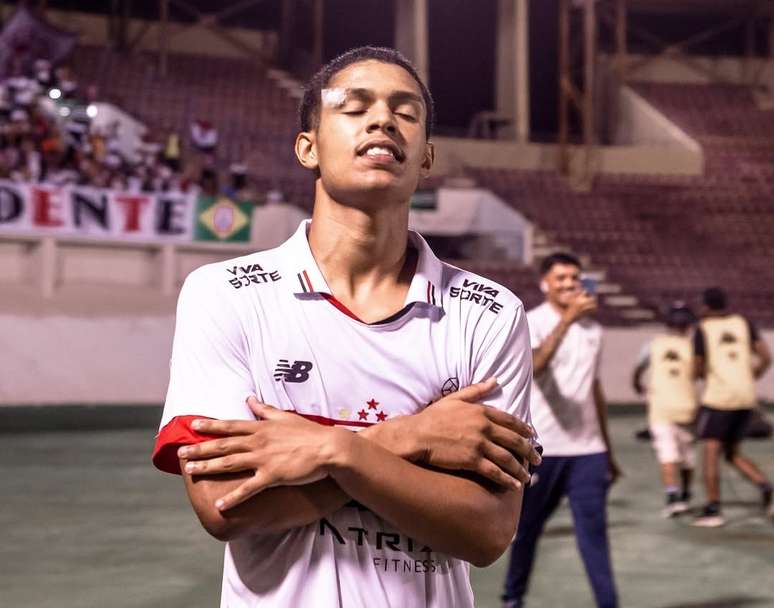 Ryan Francisco, do São Paulo, comemora gol