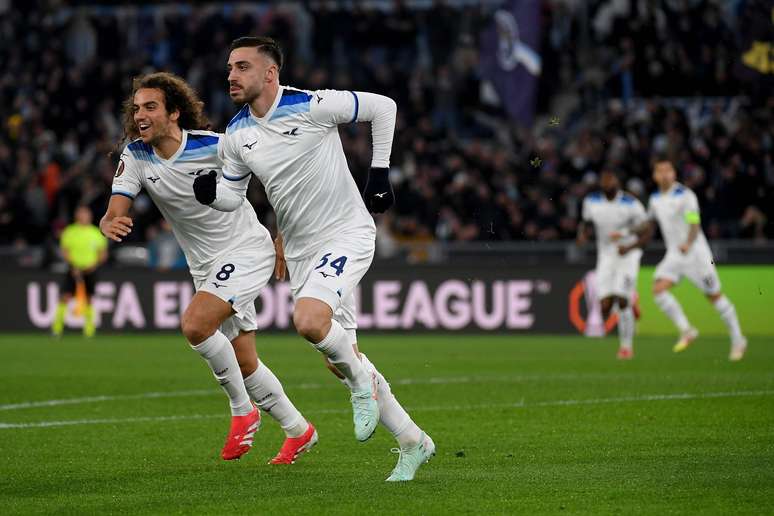 Jogadores do Lazio comemorando. 