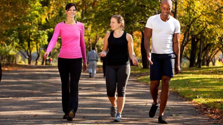 Caminhar por dois minutos ajuda a saúde / Foto: Shutterstock