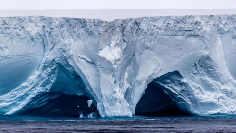 Iceberg A23a à deriva no Oceano Antártico após se soltar da plataforma de gelo Larsen