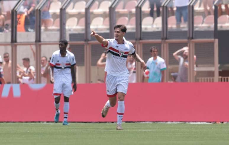 O São Paulo reverteu derrota por 2 a 0 para vencer o título da Copinha em cima do Corinthians.