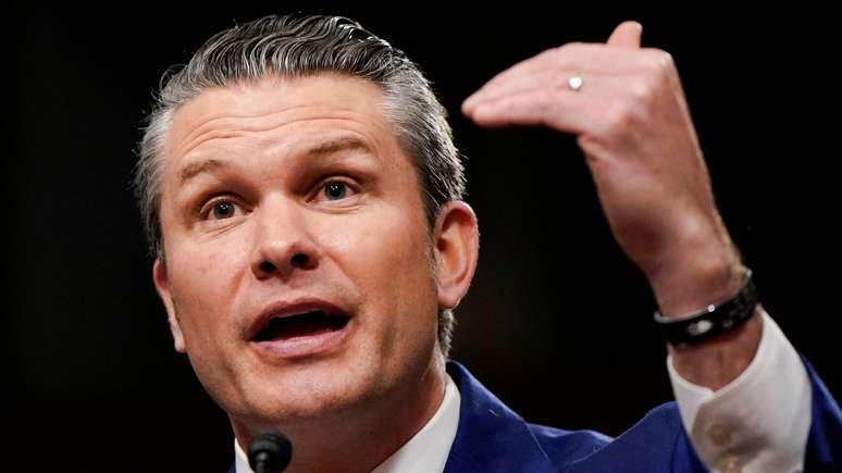 Pete Hegseth foi alvo de intensos questionamentos durante as audiências do Senado para sua confirmação como Secretário de Defesa.