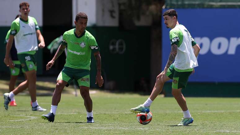 O meia Rômulo de é ser titular contra seu ex-clube. 