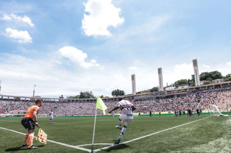 São Paulo ergueu primeiro troféu no renovado Pacaembu