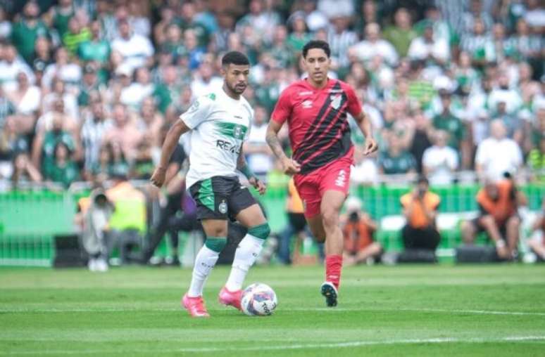 With the heat and the fights, Coritiba and Athletic draw in Couto Pereira
