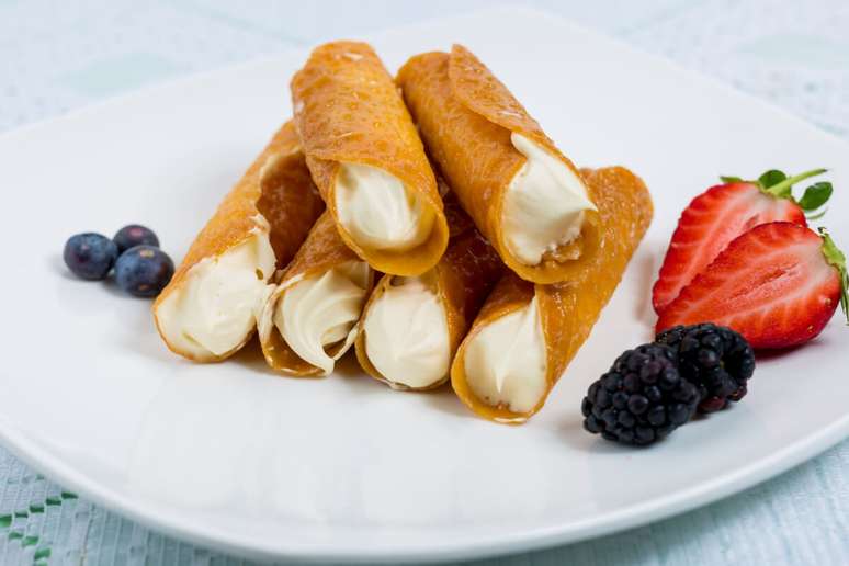 Cannoli vegano com creme de baunilha 