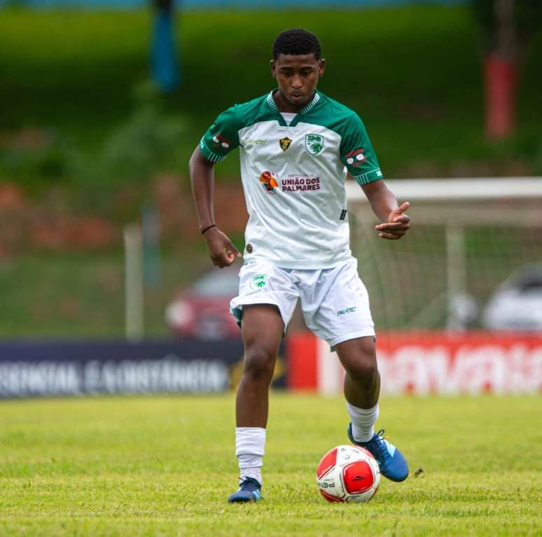 Jean Carioca atuando pelo Zumbi. 