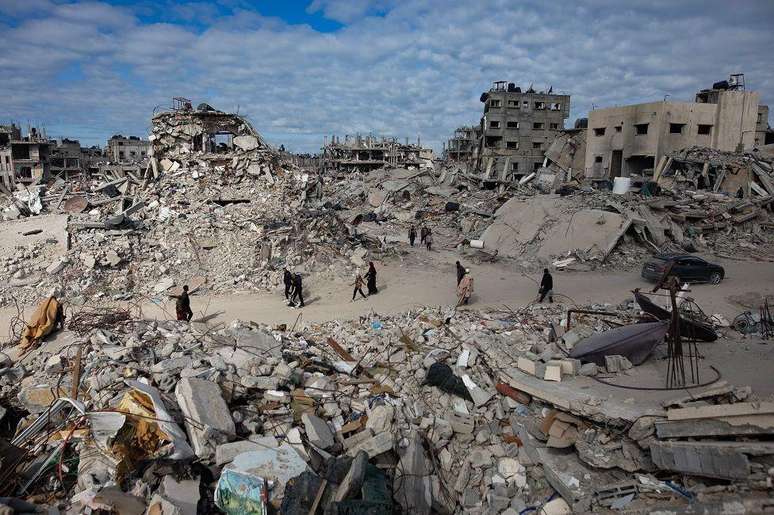 Quinze meses de guerra devastaram Gaza.