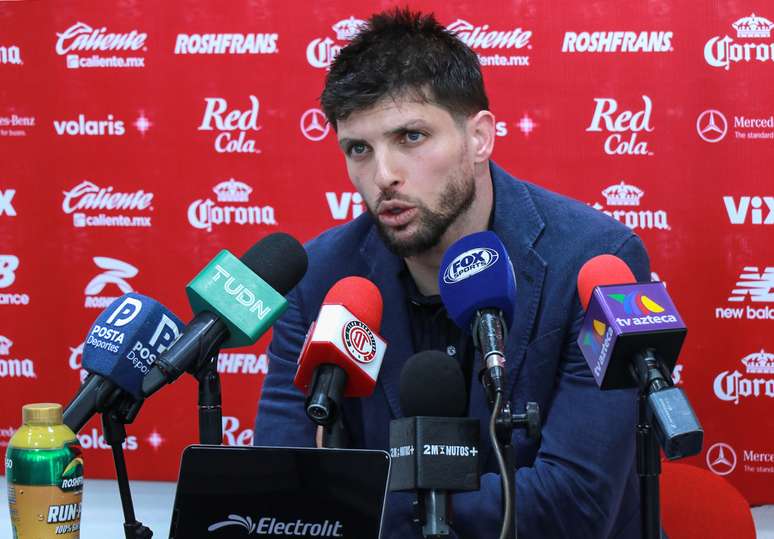 Tiago Volpicomo fazer analises de jogos de futebolcoletiva de despedida do Toluca. 