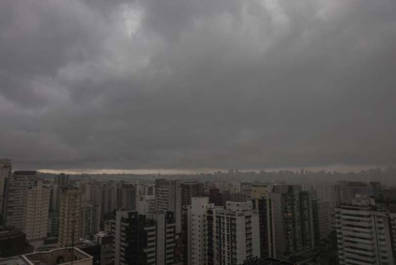 Registro da forte chuva que atingiu a cidade de São Paulo na última sexta-feira, 24. Foto Tiago Queiroz/Estadão