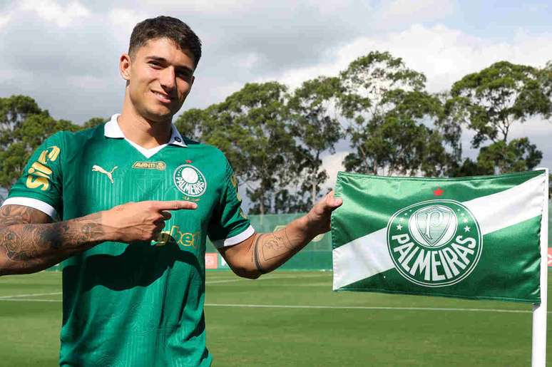 Emiliano Martínez chega ao Palmeiras após temporadas na Dinamarca –