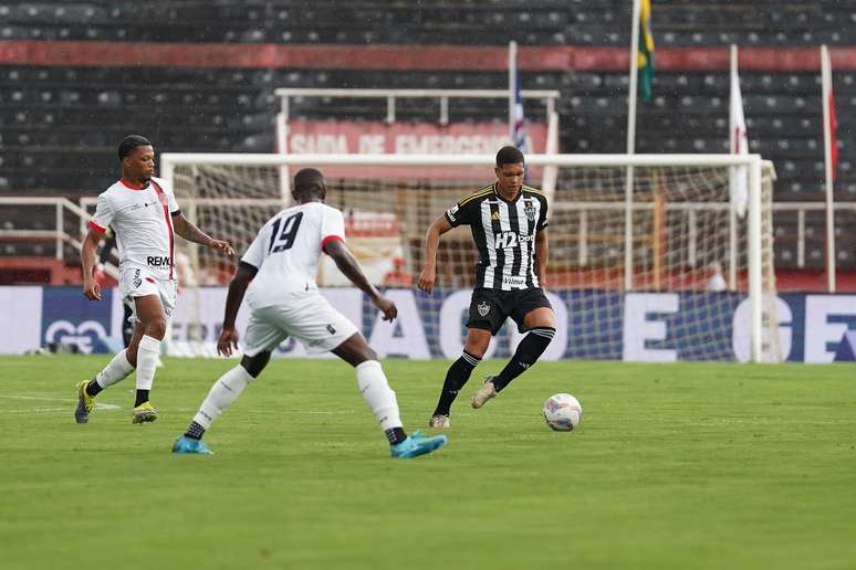 Atlético-MG empata com o Pouso Alegre fora de casa. 