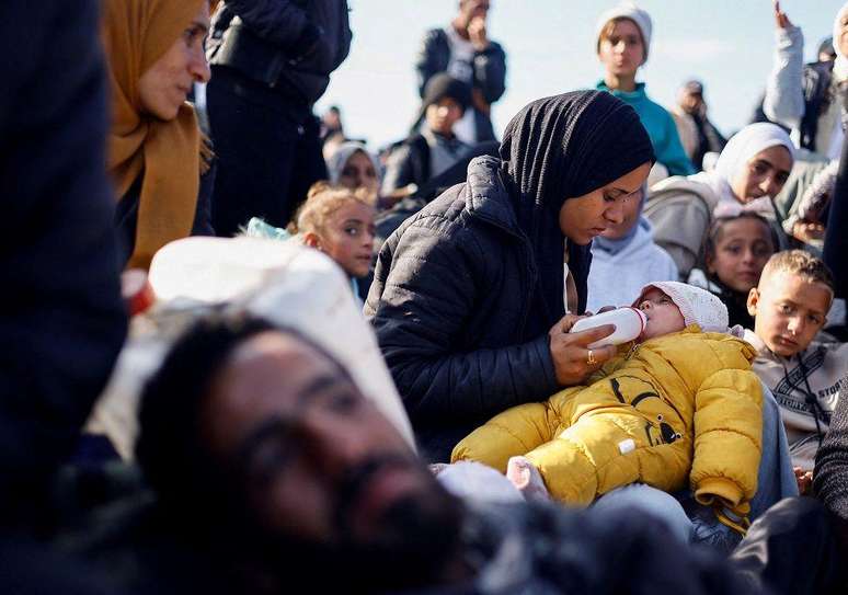 Palestinos deslocados, forçados a fugir de suas casas pela guerra.