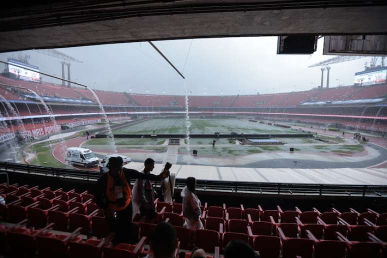 Chuva castiga MorumBis horas antes do clássico entre São Paulo e Corinthians