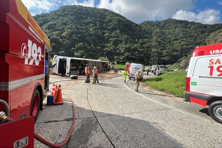 Ônibus tombou com adolescentes a bordo em Santa Catarina