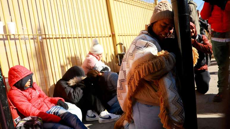 Migrantes na fronteira do México choraram quando souberam da suspensão do aplicativo que organizava os pedidos de entrada nos EUA