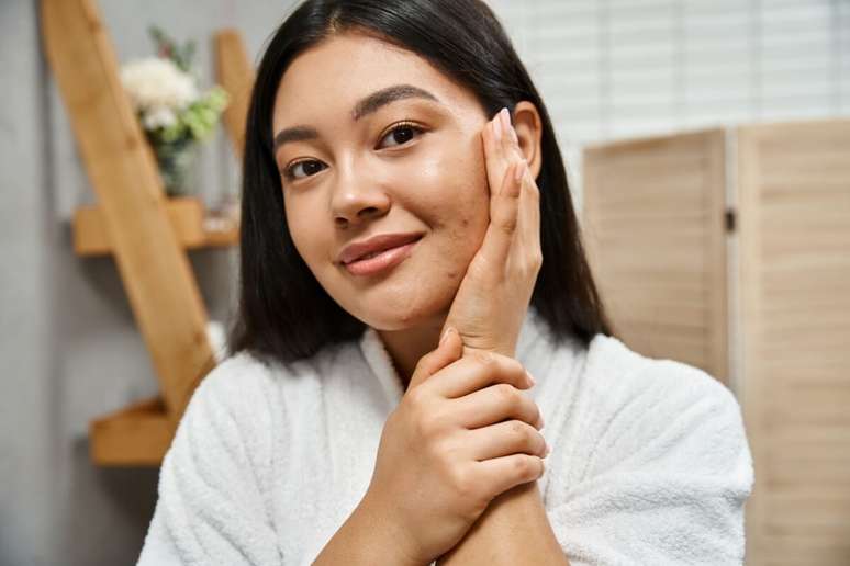 Some acids help to avoid the appearance of new acces on the skin 