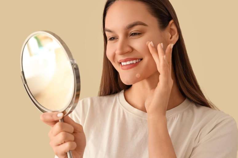 See how to treat the brands left by acne