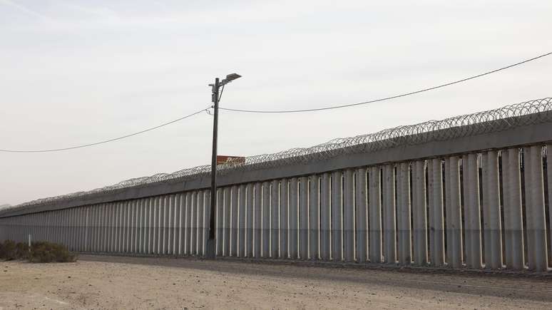 Construção do muro na fronteira entre o México e os EUA foi iniciada no primeiro mandato de Trump e deve ser retomada agora