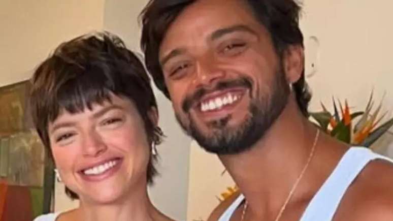 Após Rodrigo Simas assumir bissexualidade, Agatha Moreira fala sobre relação com o ator