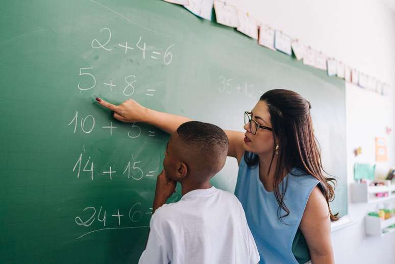 Educadora acredita que máquinas e IA não substituirão professores