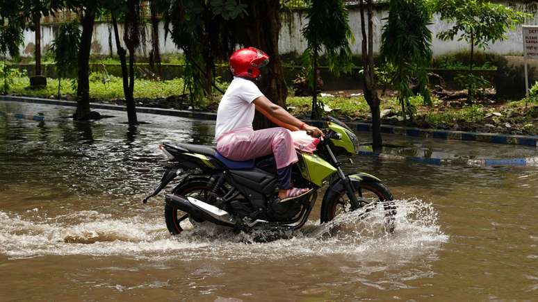 Desastre! Motociclista morre ap&oacute;s ser arrastado pela correnteza em Guarulhos