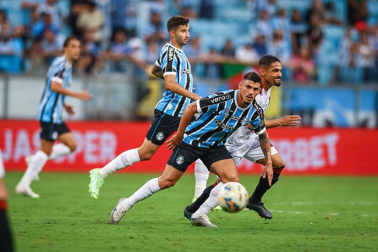 Mayk em atuação pelo Grêmio. 