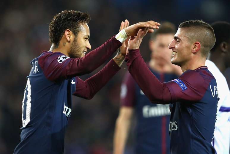 Neymar em a&ccedil;&atilde;o pelo PSG com Verratti. Com a poss&iacute;vel chegada do jogador ao Santos, agora o craque busca alguns parceiros para atuar no clube santista (Photo by Dean Mouhtaropoulos/Getty Images)