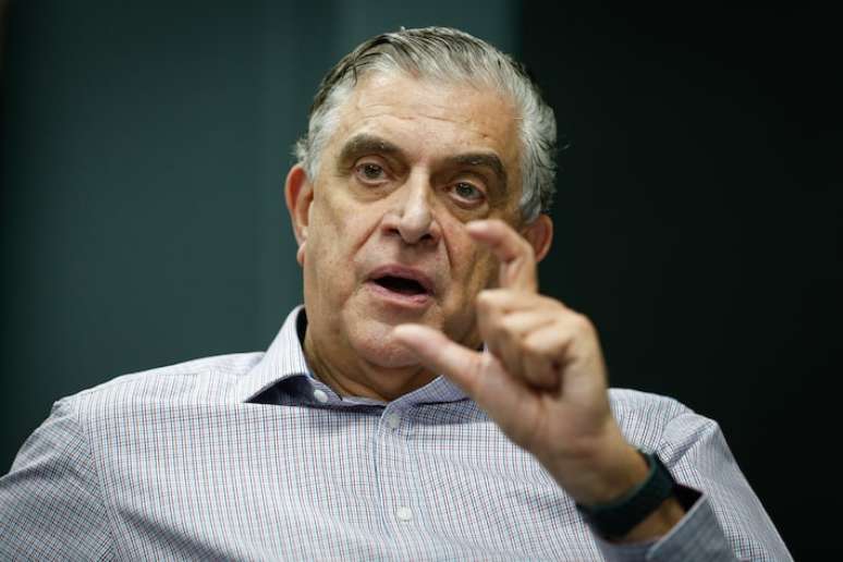Petraglia, presidente do Athletico-PR, fez gestos ofensivos para torcedores na Ligga Arena.